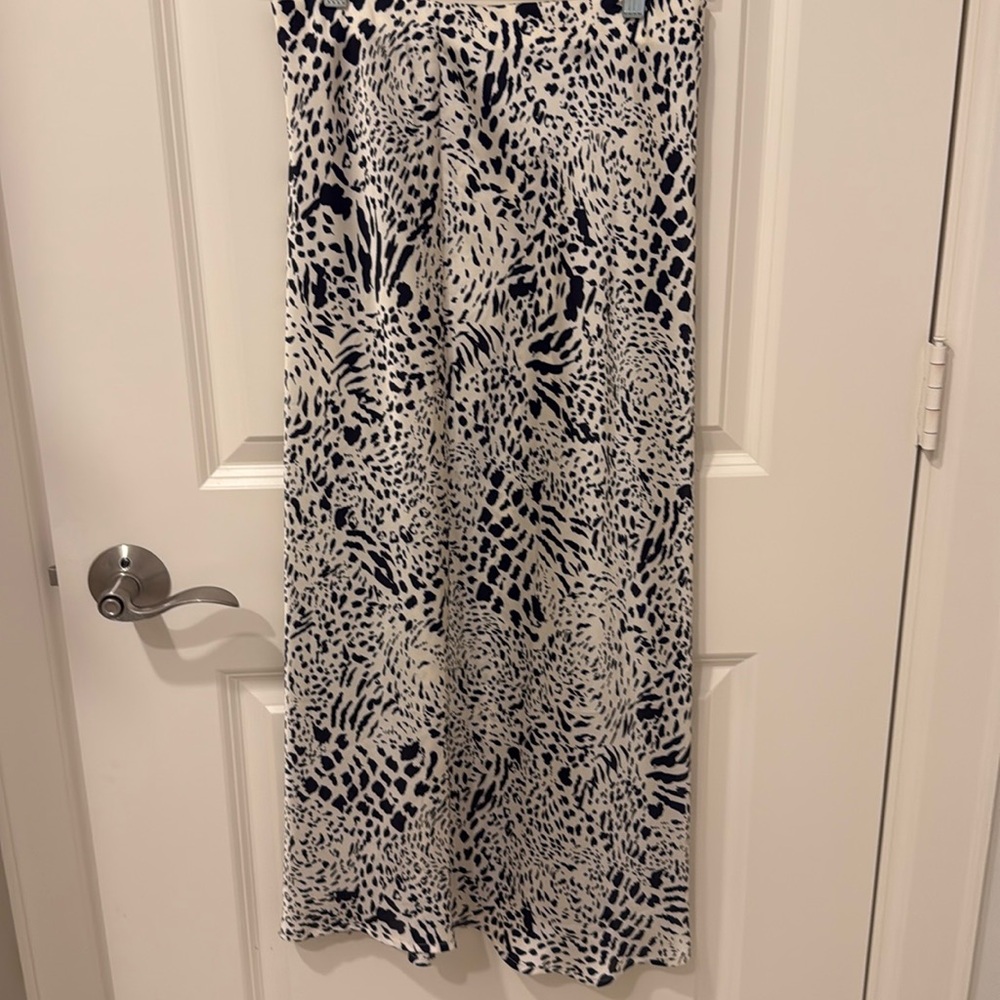 Forever 22 Size Small black/off white skirt